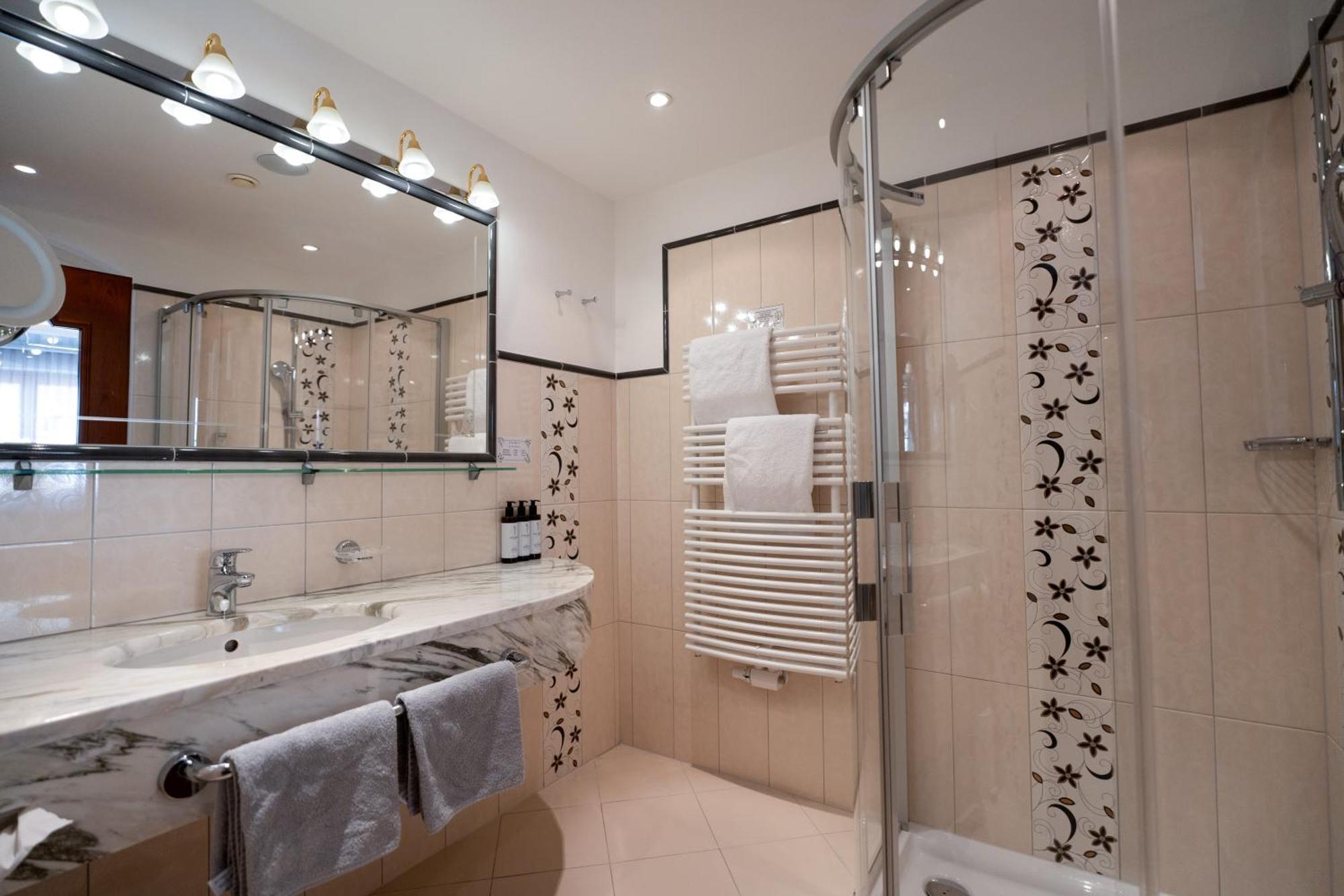 Hotel Alpenjuwel 4 Sterne Superior Tux Luaran gambar
